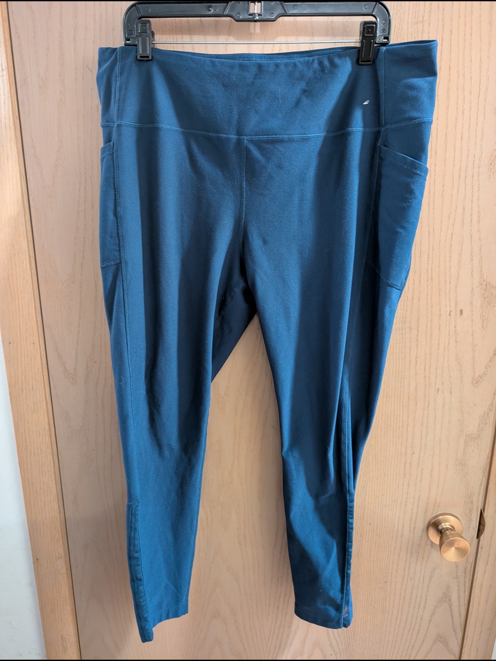 NWOT Mondetta Teal Athletic Leggings with Side Pockets